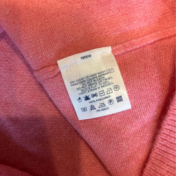 Lands' End Size Small 6-8 100% Cashmere Bubble Gum Pink V Neck Sweater - Picture 3 of 3
